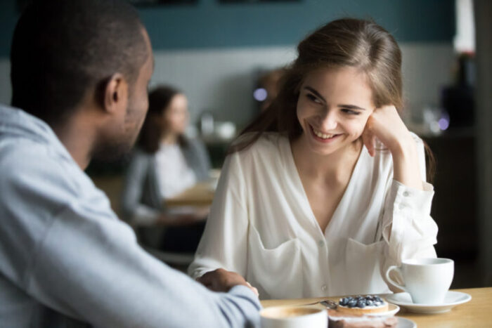 AB型女性が好きな人にとる態度とは？本命の男性への態度を徹底解説