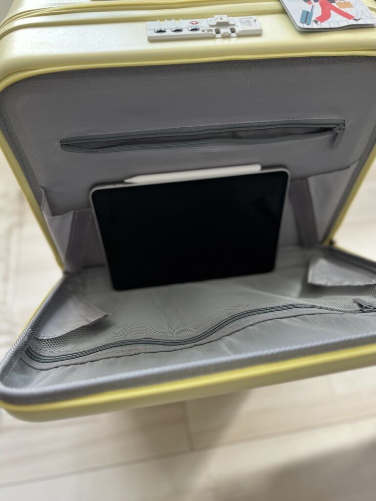 フロントオープン収納にiPad