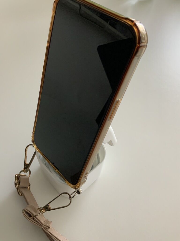 iPhoneを縦向きで充電しながらでもOK