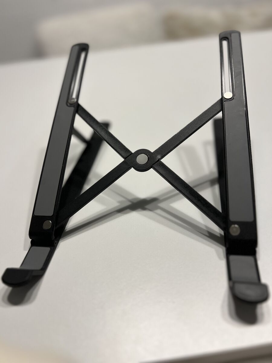 ダイソーのパソコンスタンド