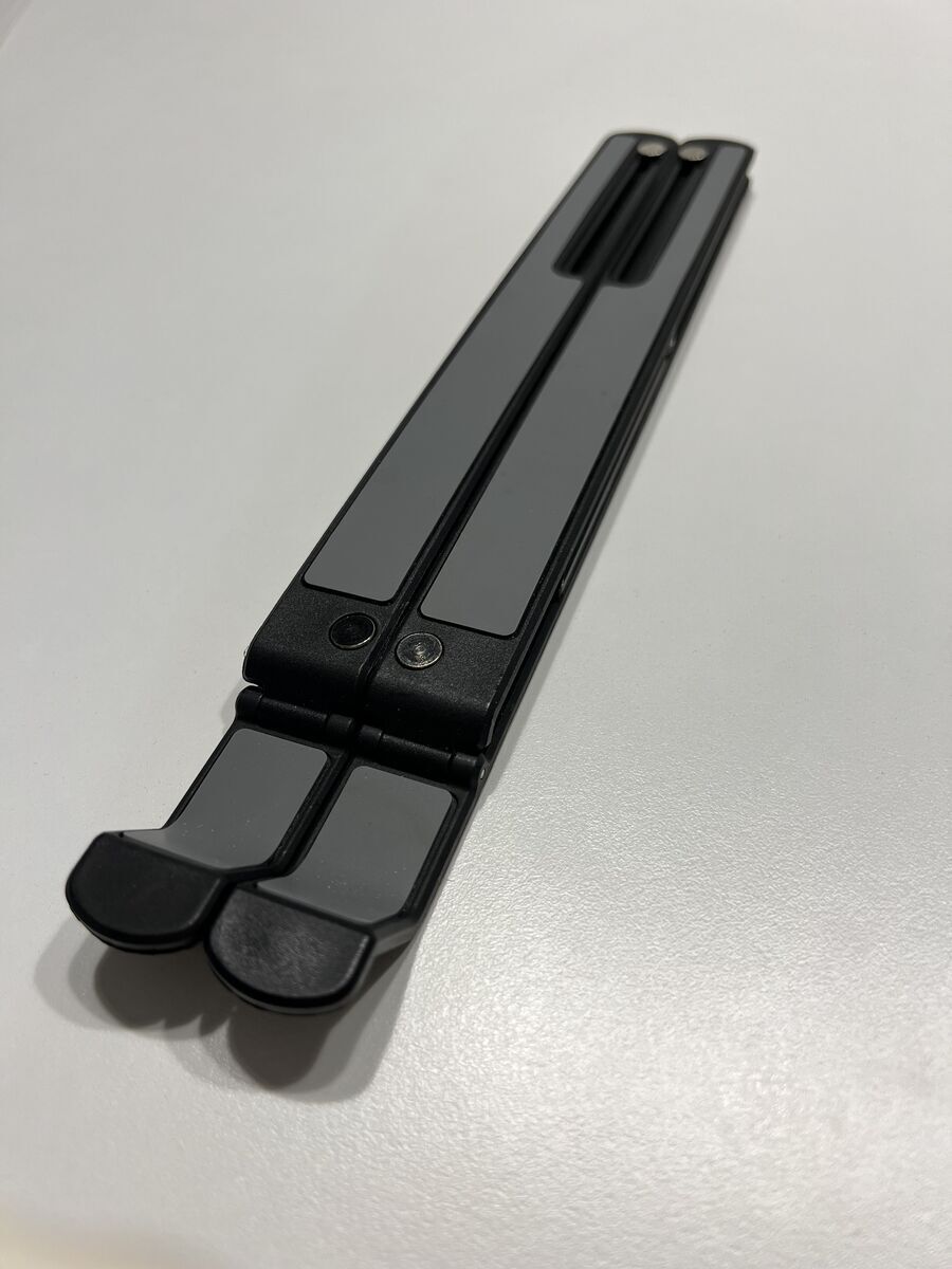 ダイソーのパソコンスタンド 折りたたみ式
