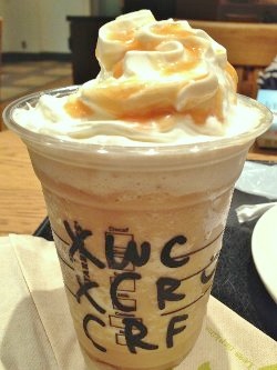 スタバのカップに初めてイラストを描いてもらえた 旅と日常のあいだ