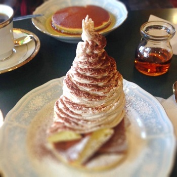 豊橋の三愛で 衝撃と興奮のホットケーキ 旅と日常のあいだ