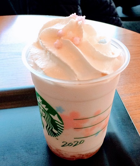 さくらさくらんぼフラペチーノで読書時間 旅と日常のあいだ