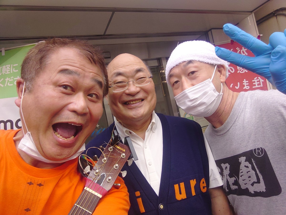 MUSIC〜「酒場のギター弾き」小野塚テル 「流し」in 「牛込中央通り商店街秋祭り」 酒場のギター弾き 小野塚テルの一日一冊一感動『感動の仕入れ!』日記 MUSIC〜「酒場のギター弾き」小野塚テル 「流し」in 「牛込中央通り商店街秋祭り」 酒場のギター弾き 小野塚テルの一日一冊一感動『感動の仕入れ!』日記
