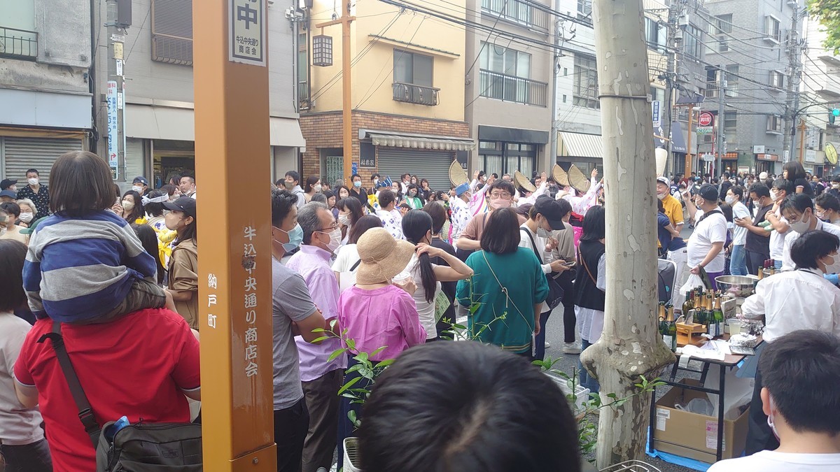 MUSIC〜「酒場のギター弾き」小野塚テル 「流し」in 「牛込中央通り商店街秋祭り」 「てるてるソング」酒場のギター弾き 小野塚テルの一日一冊一感動『感動の仕入れ!』日記 MUSIC〜「酒場のギター弾き」小野塚テル 「流し」in 「牛込中央通り商店街秋祭り」 「てるてるソング」酒場のギター弾き 小野塚テルの一日一冊一感動『感動の仕入れ!』日記