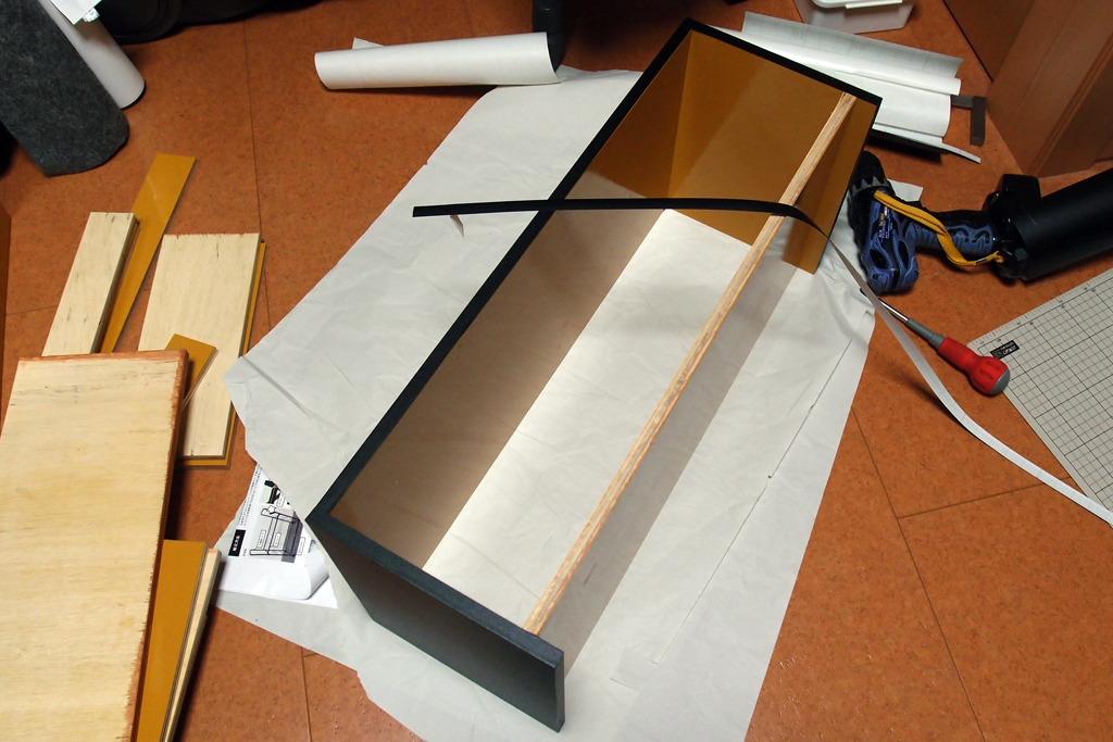 塗装済コンパネ利用の棚を作成中