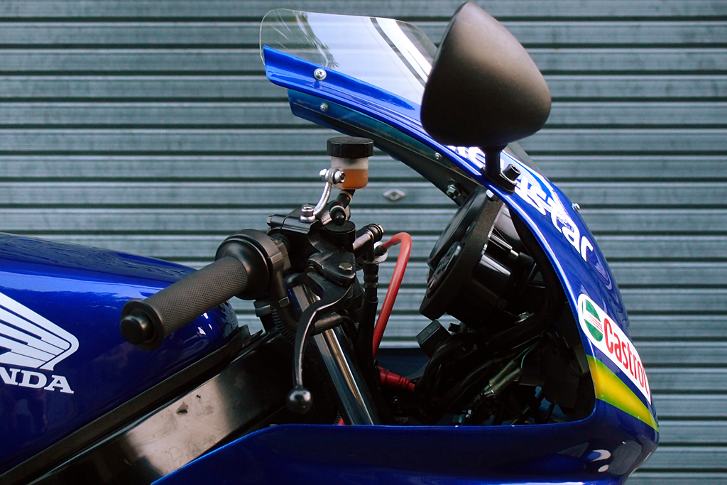 f:id:ltemaweb:20190607161302j:plain CBR600RR用の社外品バックミラーに換装