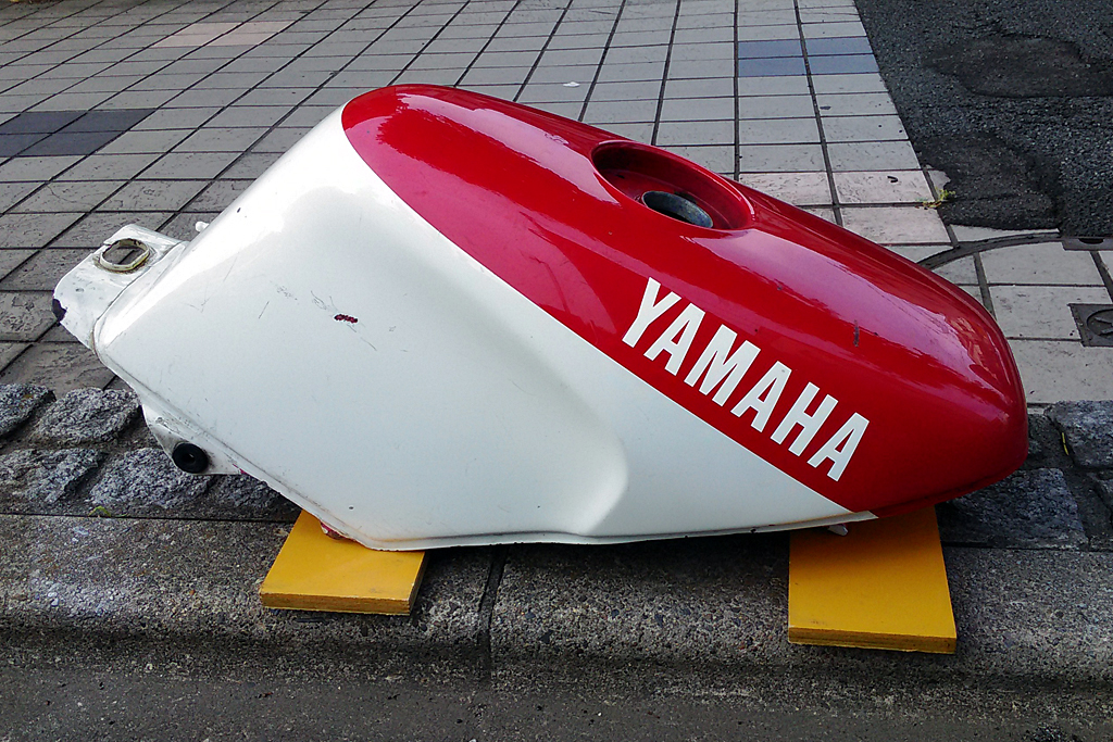 f:id:ltemaweb:20190819145107j:plain TZR125純正フューエルタンクのPOR15 MCタンクシーラー注入によるコーティング