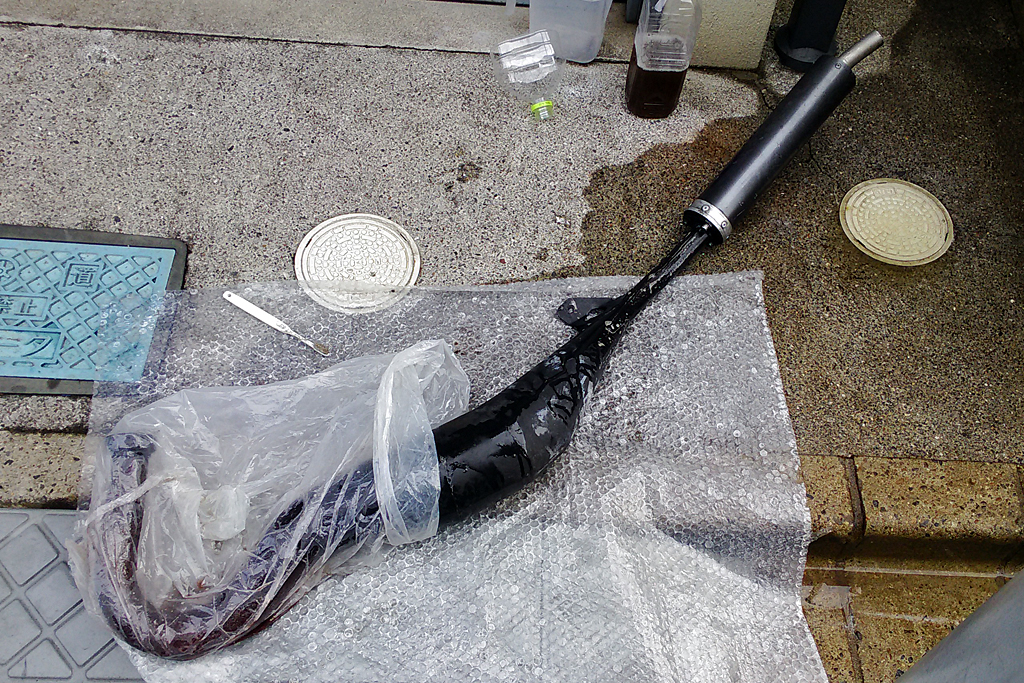 f:id:ltemaweb:20190824163606j:plain サンダーGray希釈液を利用したOXレーシング製チャンバーのサビ落とし