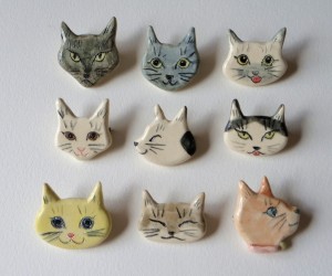 ねこねこ陶ブローチ