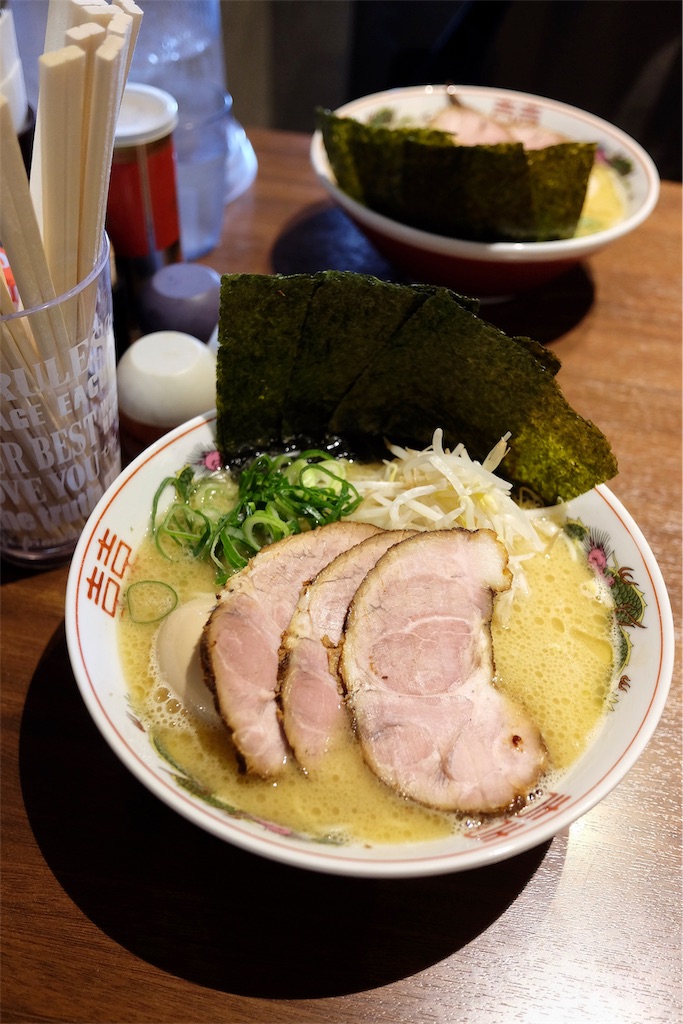 廣島らぁめんナルトもメンマもないけれどで 廣島らぁめん 関内 たべのみくらし2