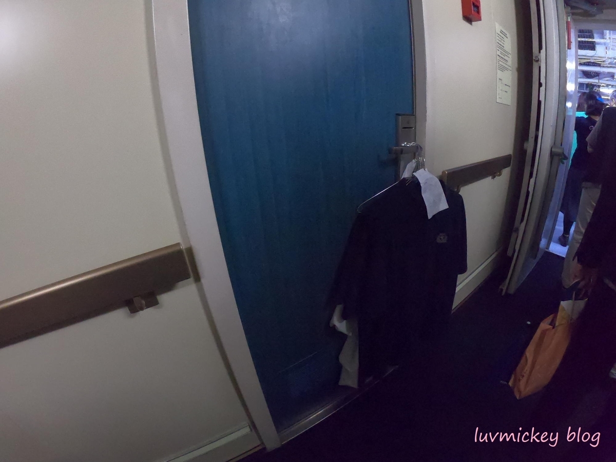 The Man Who Always Travels With Queen Elizabeth Readers Digest