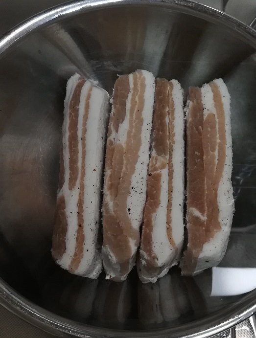 ベーコン作り３回目 茹でてみた トクする 栄太郎のブログ