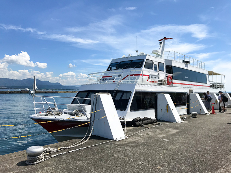 滋賀 琵琶湖に浮かぶ神秘の島 竹生島 へ渡る手段はフェリー 3つの航路があるよ てふてふさんぽ