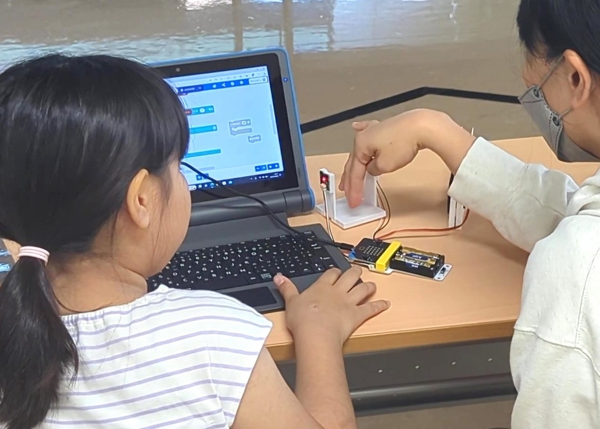 micro:bitで身の回りにある仕組みを作ってみよう＠えみふる - スイッチ