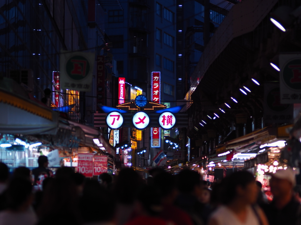 夜のアメ横付近を カメラを持って寄り道