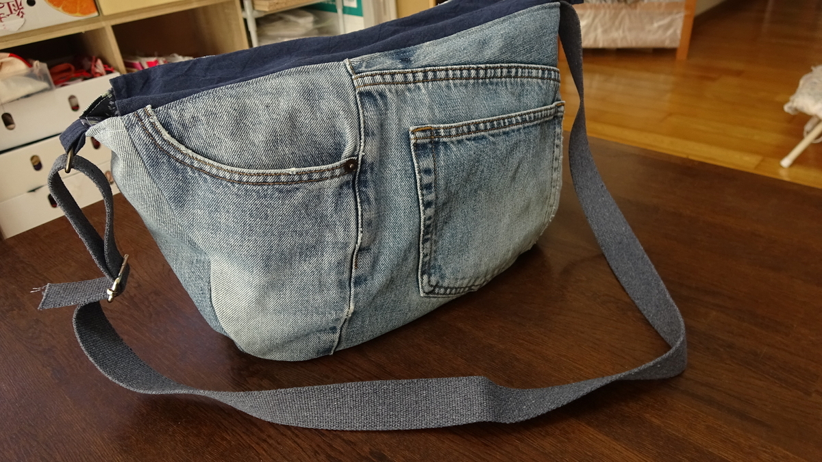 DIY】ジーンズリメイクのサコッシュ - ベルガモット・PINK