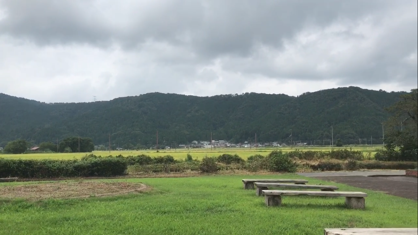 余呉湖観光館前芝生広場