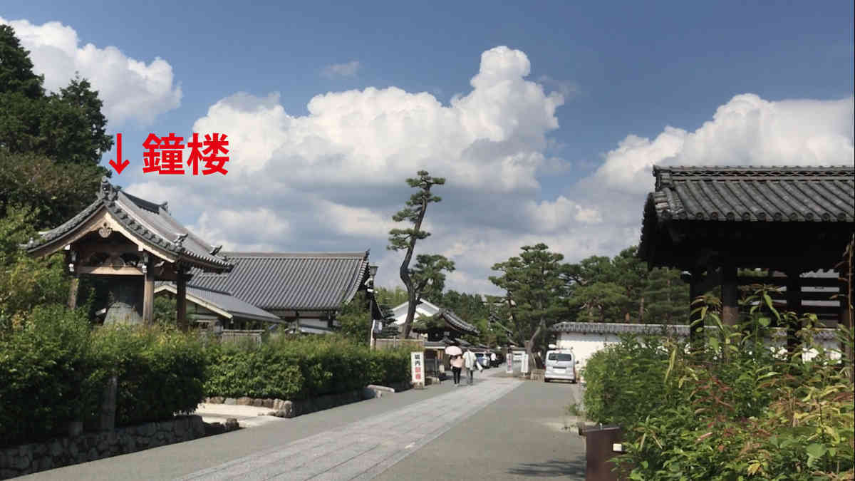 相国寺　鐘楼　七重の塔はこの少し南にあったといわれた。