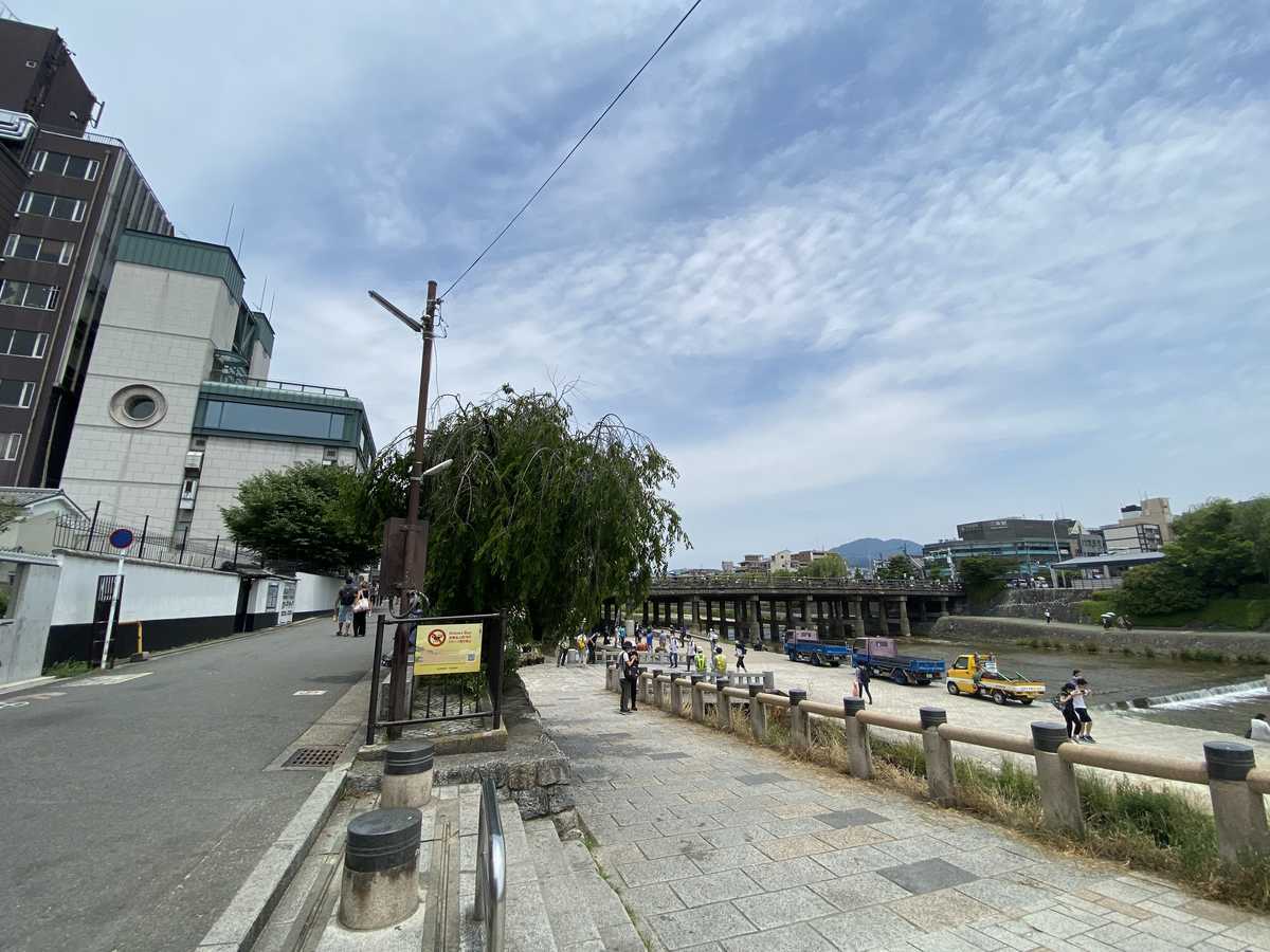 三条河原