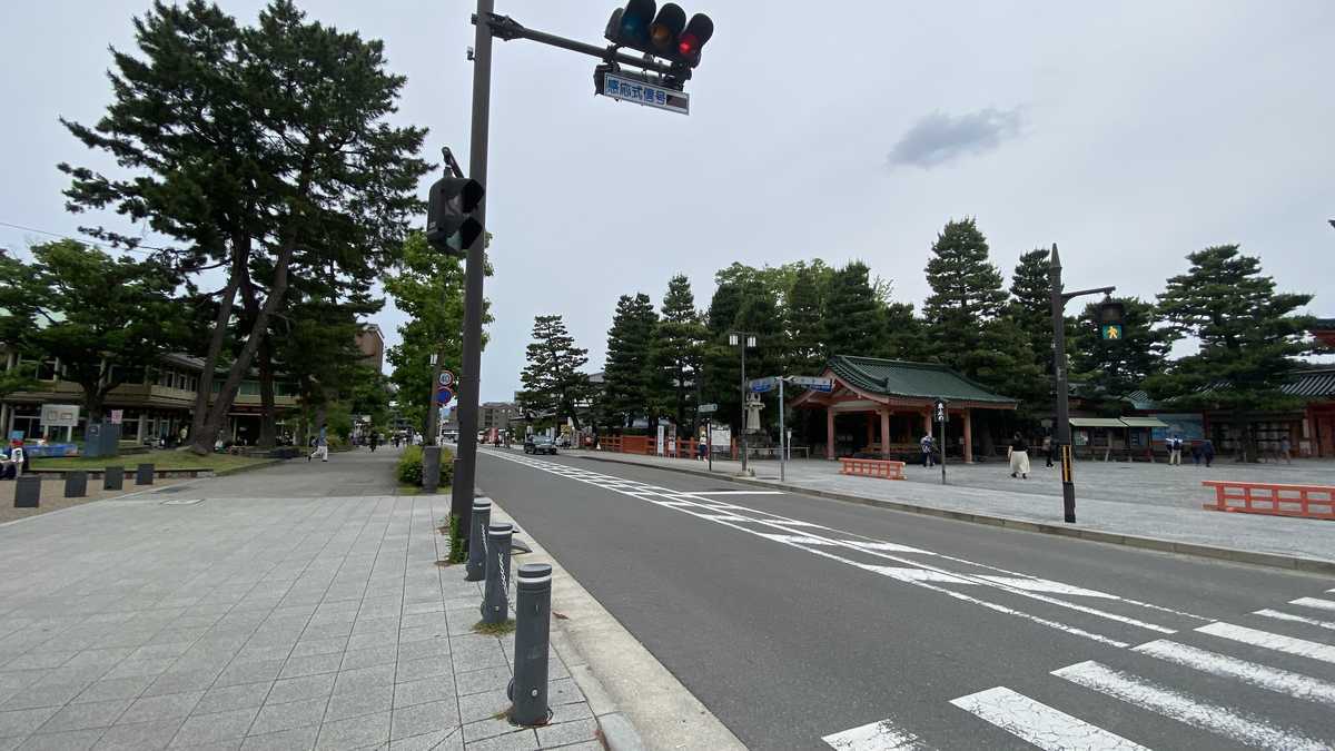 平安神宮前　冷泉通り