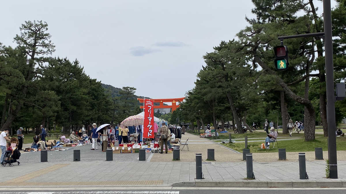 平安神宮参道　フリーマーケット