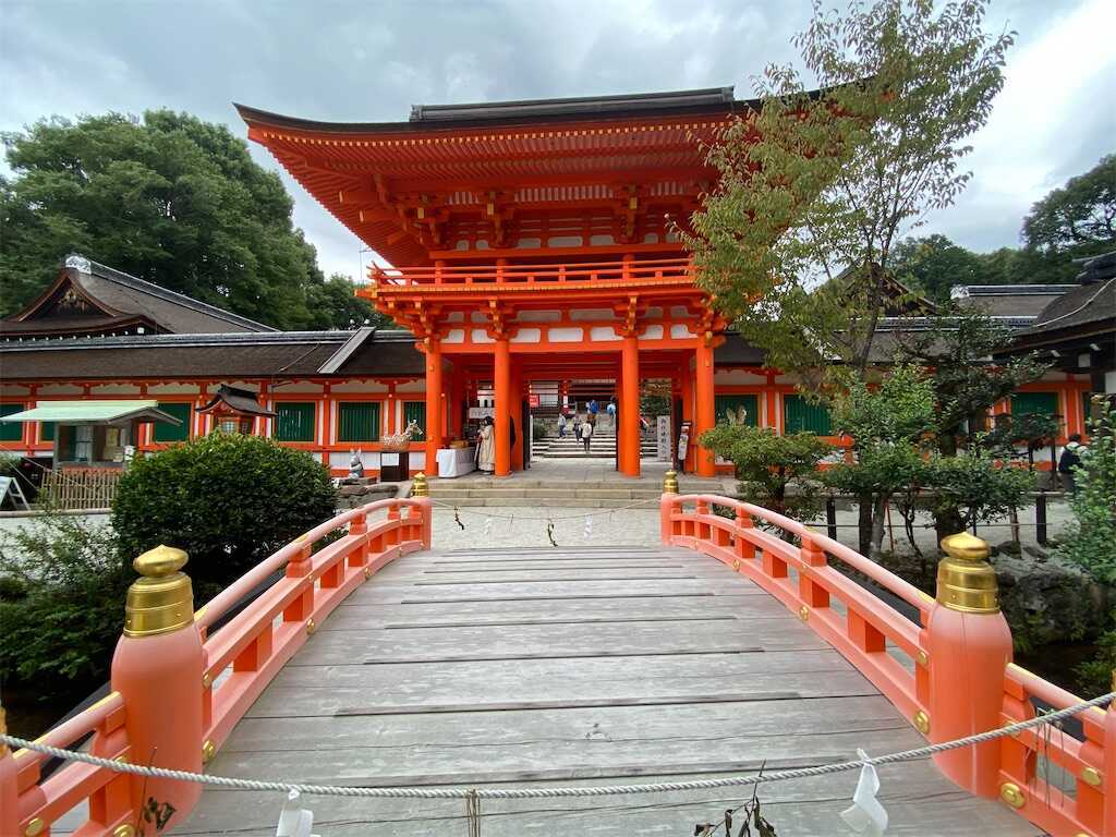 上賀茂神社本殿と玉橋