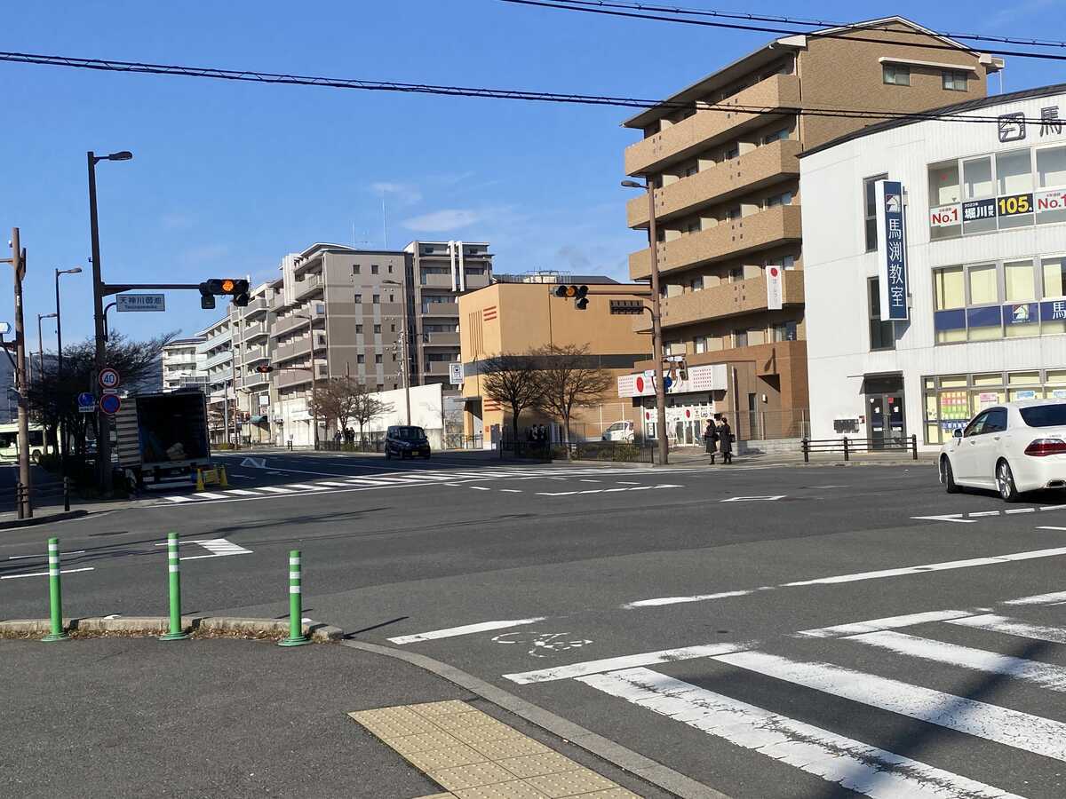 天神川御池交差点