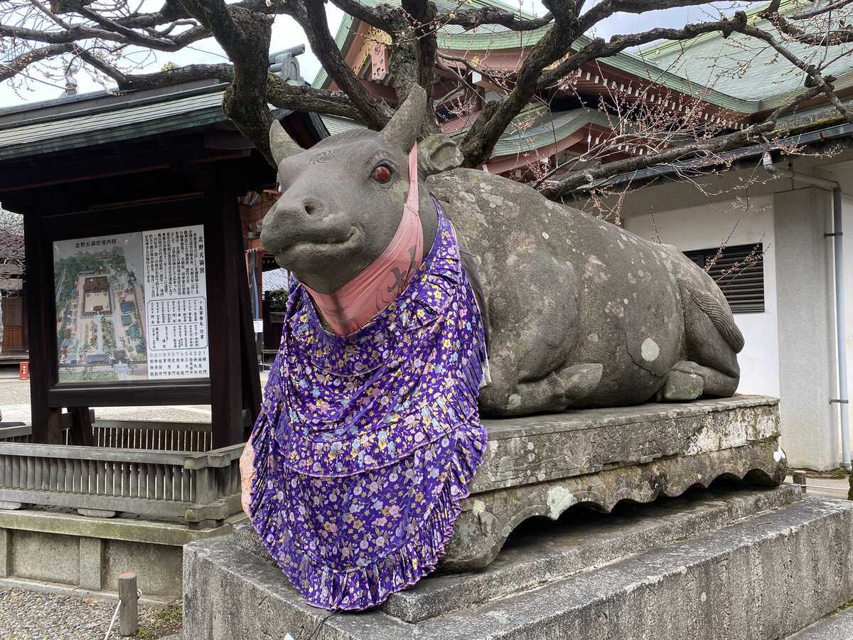 京都・北野天満宮撫で牛