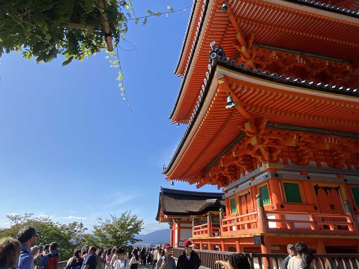 清水寺 仁王門・三重塔・西門・奥の院 朱色が鮮やかな建て物 本堂舞台