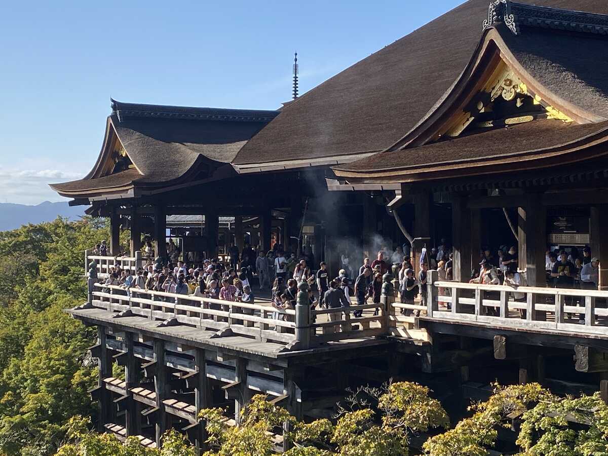 清水寺 仁王門・三重塔・西門・奥の院 朱色が鮮やかな建て物 本堂舞台
