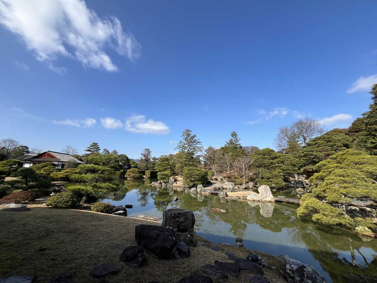 桂離宮　松琴亭の前から池の景色