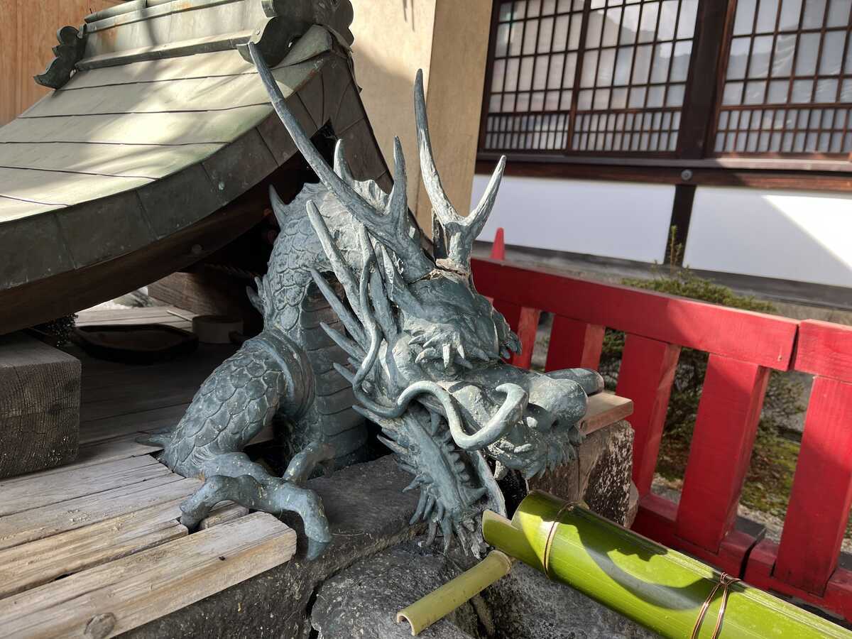 六孫王神社　手水舎
