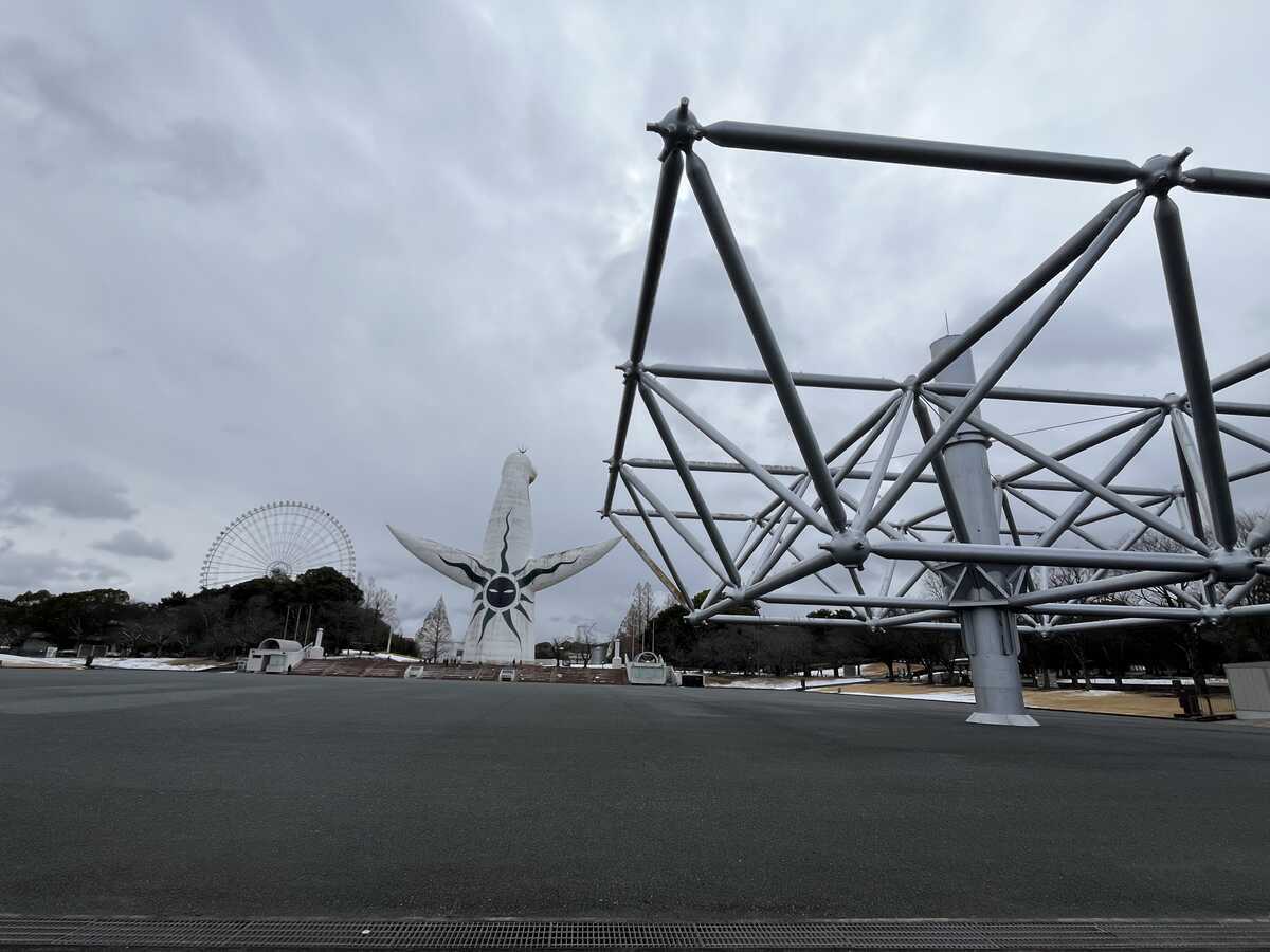 雪の万博記念公園