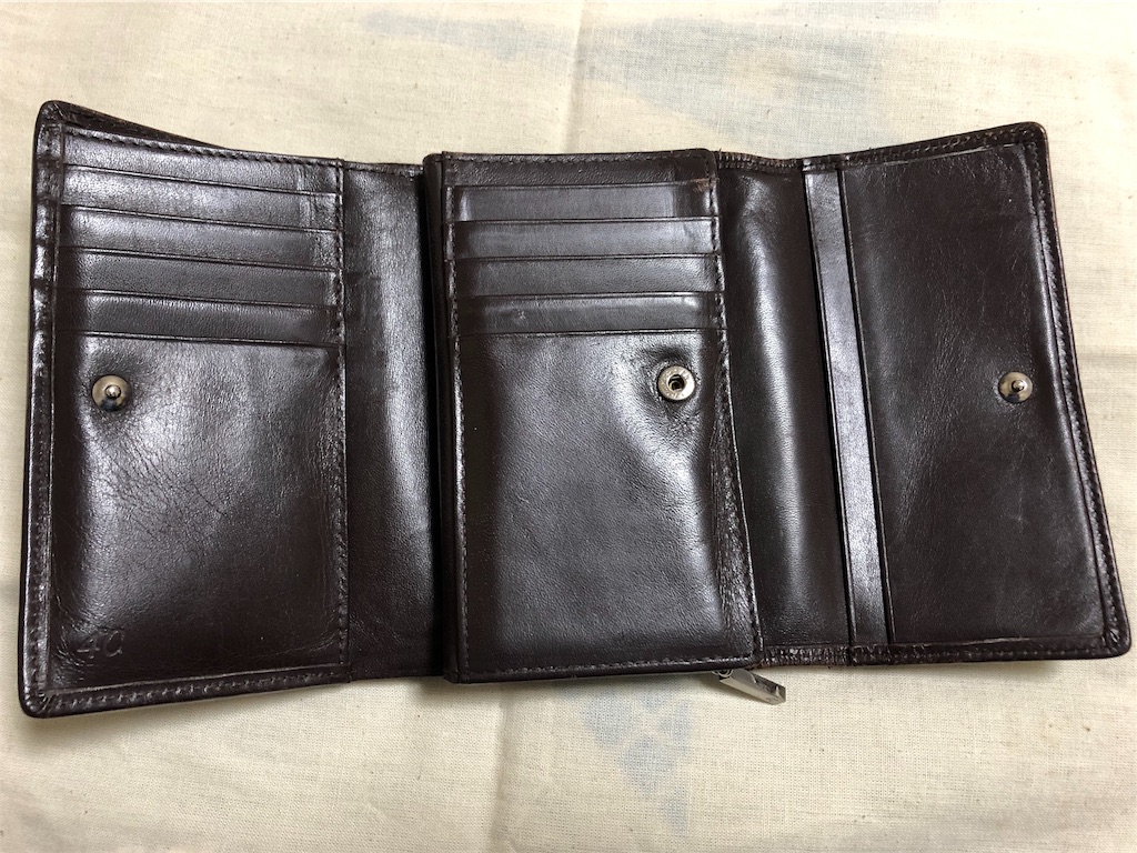 丸9年経ってもまだまだ使える革財布 靴用のクリームやスプレーを使う 私のお手入れ方法 ふーみんlabo 仮