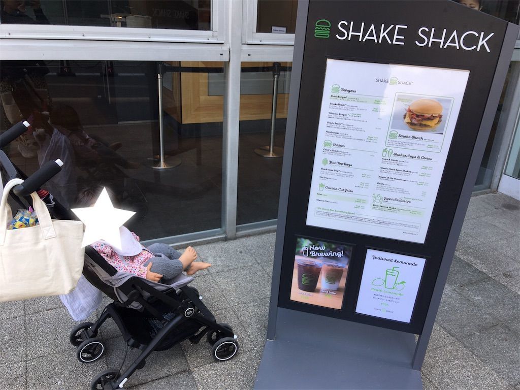 梅田 ベビーチェア完備 Shake Shack シェイクシャック でのんびり子連れランチが穴場かも 子供いるけど週末どうする