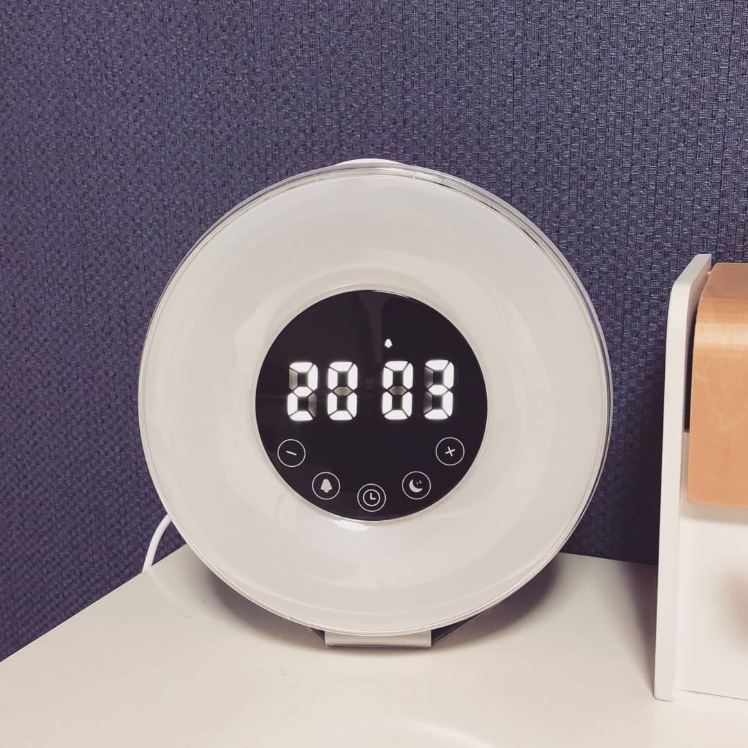 光で起こしてくれる目覚まし時計で寝起きの不快感を軽減 きまぐれモノログ 光で起こしてくれる目覚まし時計で寝起きの不快感を軽減 きまぐれモノログ