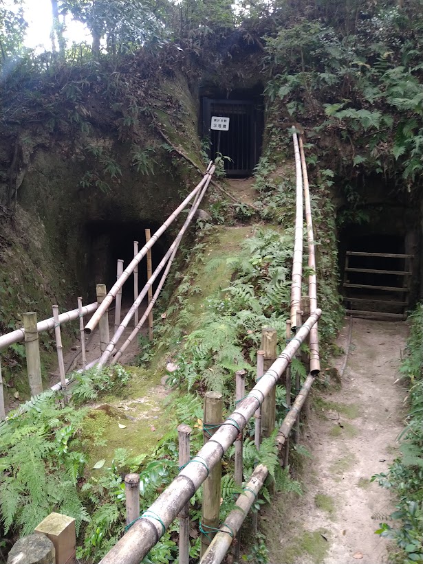 高井田横穴公園】古墳を頂く史跡公園の魅力を解説。駐車場