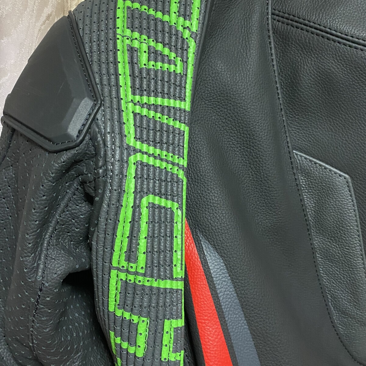20年ぶりの革ツナギ新調 RS Taichi GP-WRX R307 Racing Suit - Steel