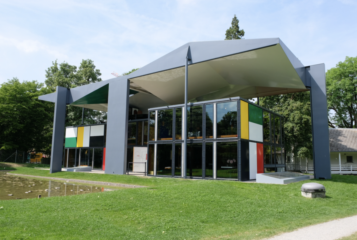 洋書・建築本　ル・コルビュジエ　Pavillon Suisse Pavillon Le Corbusier Zurich: The Restoration of an