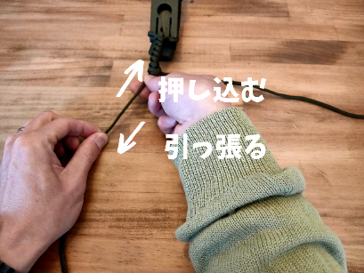 パラコードでストラップを作る。スネークノットの編み方。 - D.I.Camp