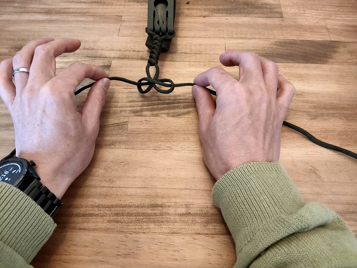 パラコードでストラップを作る。スネークノットの編み方。 - D.I.Camp 