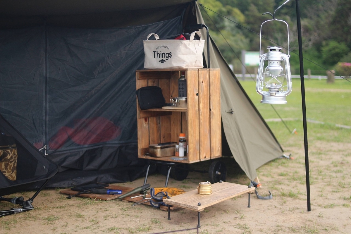キャンプ用 防災用 収納ケース&テーブル 自作品 DIY ソロキャンプで使える多機能な木箱を自作!棚・テーブルにも