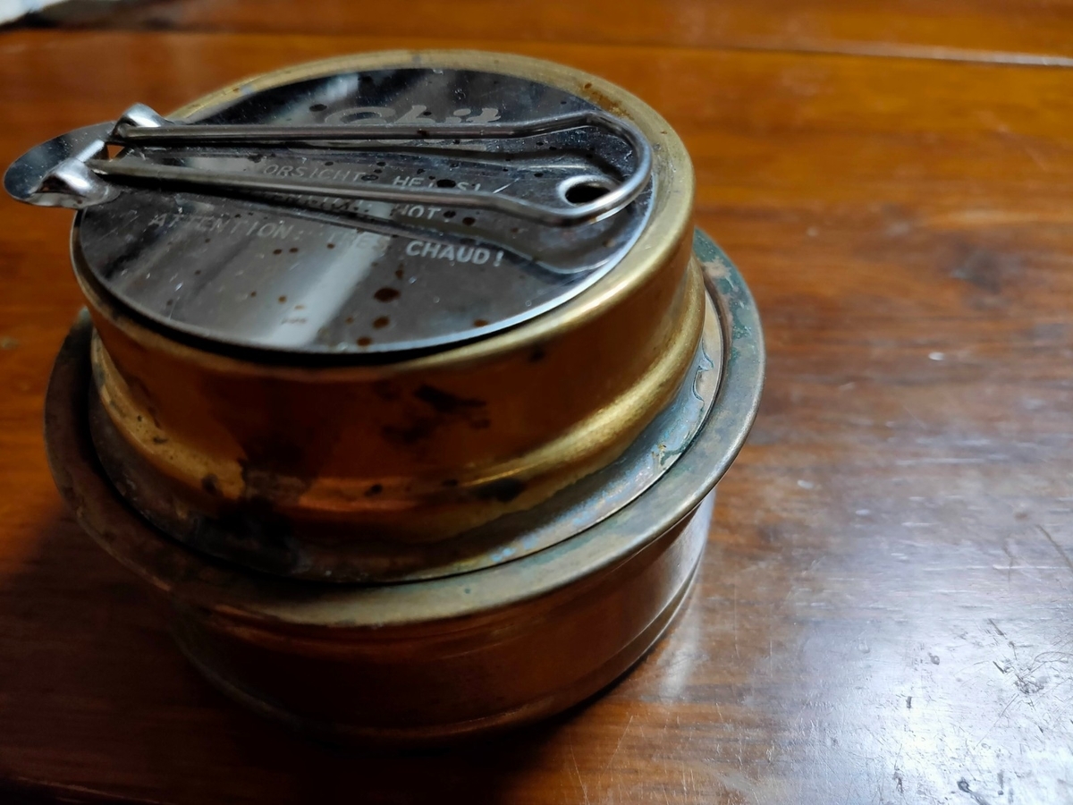真鍮製アルコールバーナーの錆をクレンザーで磨いてキレイにしました