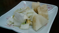 20091222-03金沢「いろは食堂」漬け物サービス 20091222-03金沢「いろは食堂」漬け物サービス