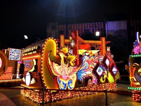 マカオ　花車　春節