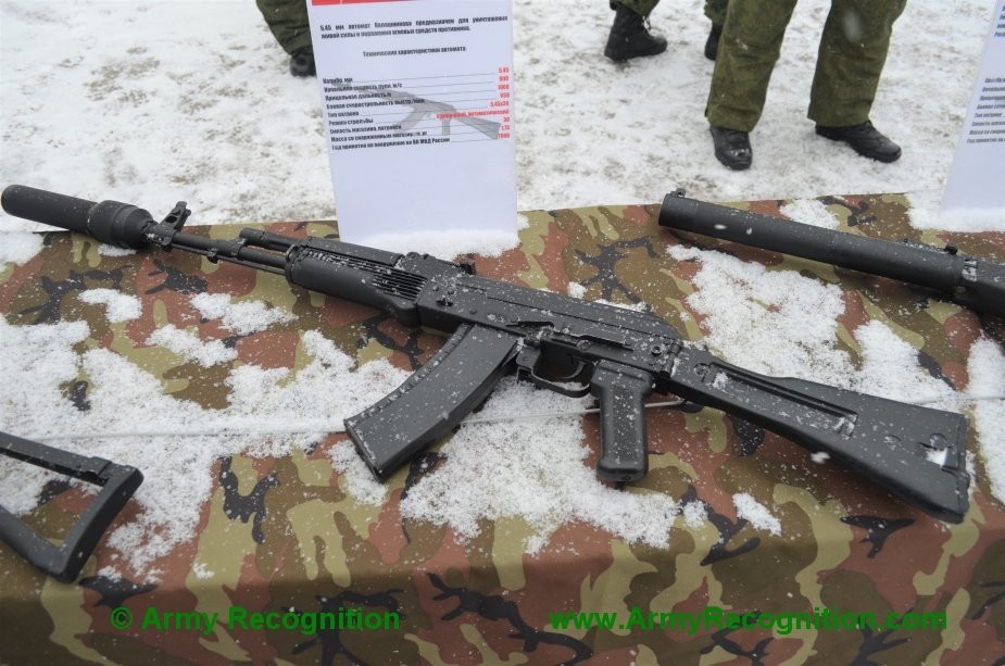 ロシア連邦軍西部軍管区の特殊部隊の改良型AK-74M - 火薬と鋼