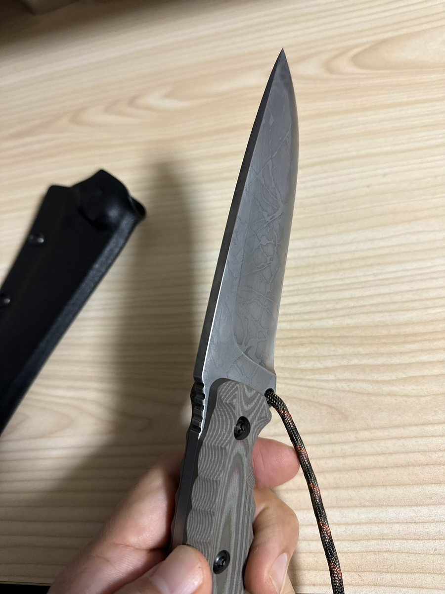 Kiku KnivesのTac Scout - 火薬と鋼