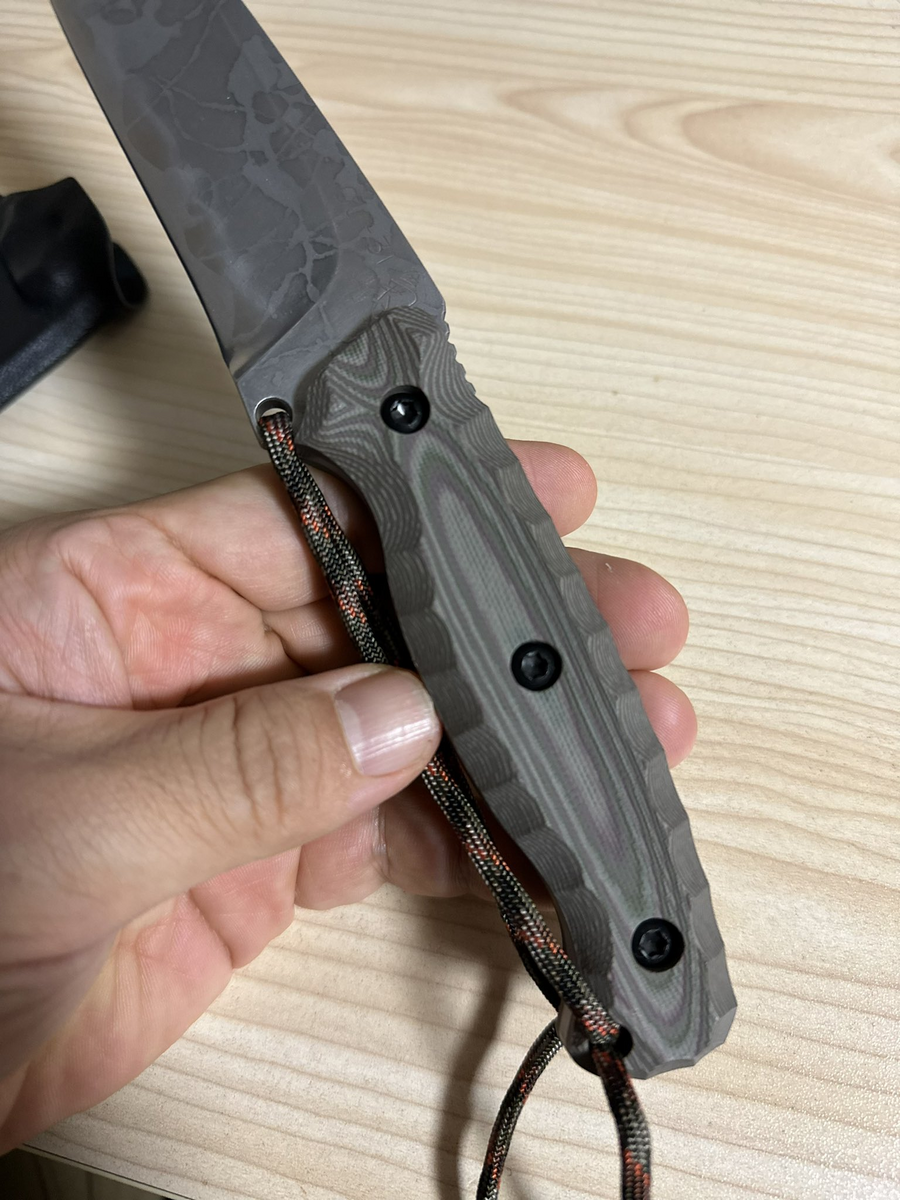 Kiku KnivesのTac Scout - 火薬と鋼